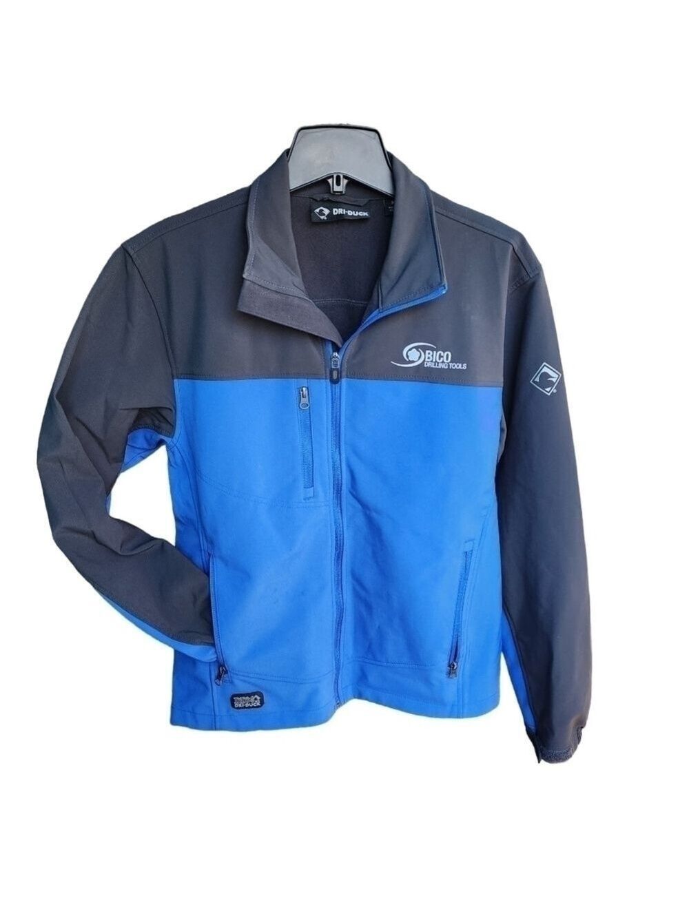Dri-duck Poly spandex Motion softshell jacket 5350 size Medium embroidered